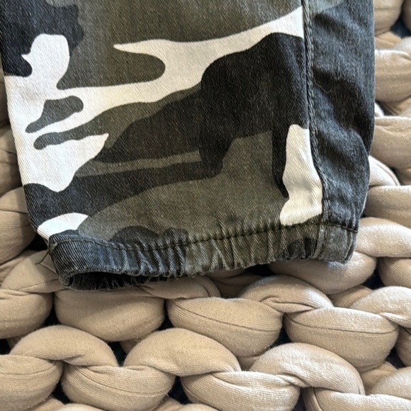 AMERICAN BAZI LA Camouflage Cargo Pants - Picture 4 of 6